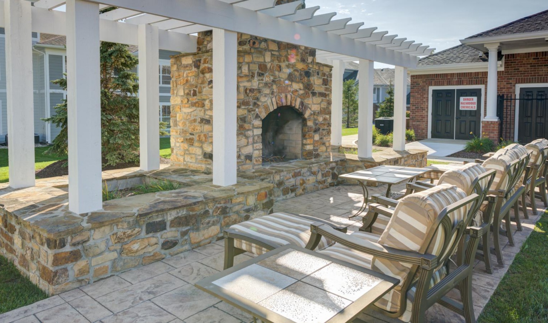 Serene Living in Fort Wayne Oak Crossing Apartments